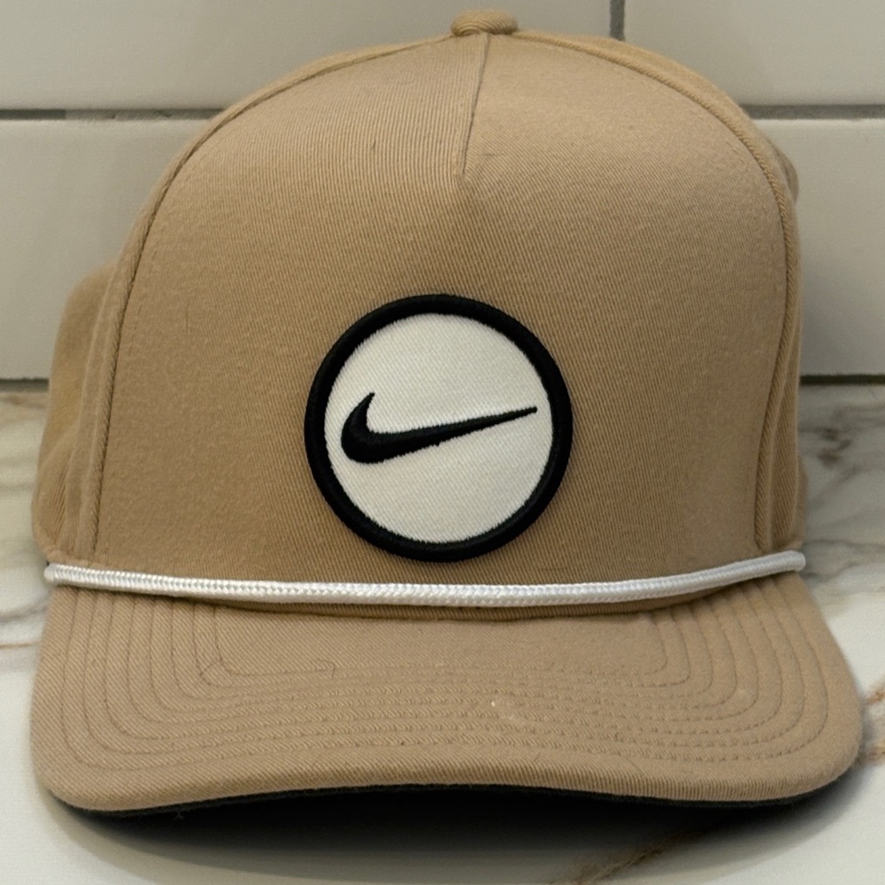 👟 Nike Dri-FIT Pro Cap Snapback Hat – Tan/Khaki with Circle Swoosh Logo 🧢🔥
